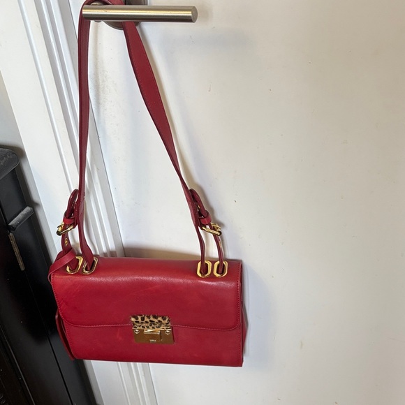 Stunning Leather GAYA Red Crossbody or handbag Bag with Gold Accents - Picture 3 of 15